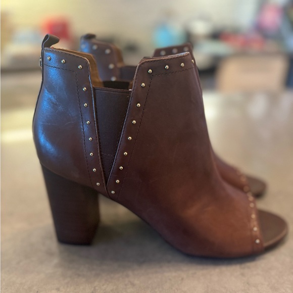 NWOT Brown Tommy Hilfiger open toe booties - Picture 3 of 5